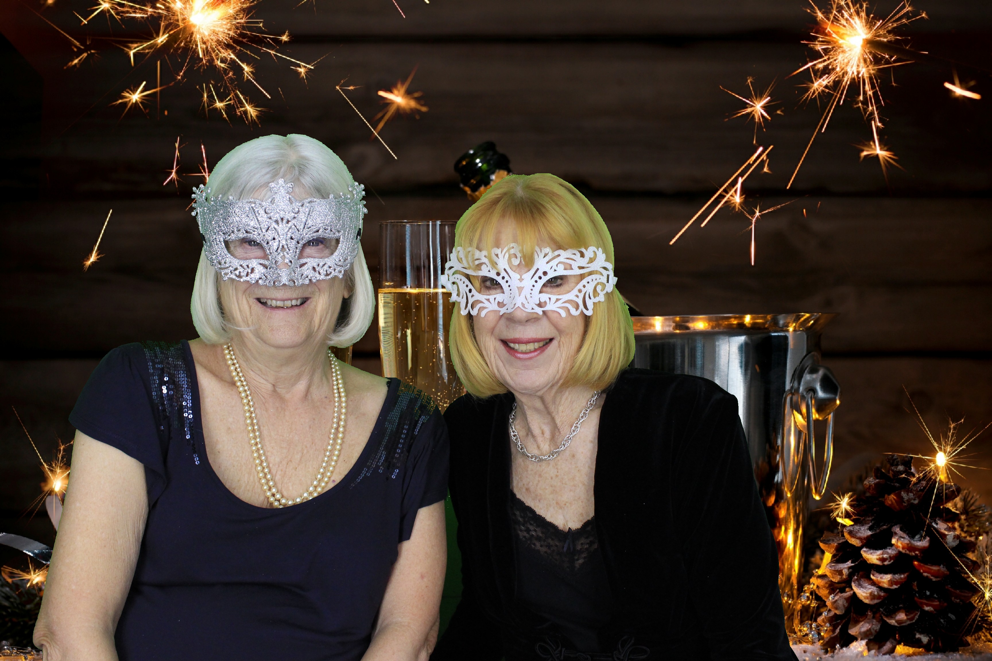 New Years Eve Party Silvermere | View more photos from the event at gallery.myphotoboothexperience.co.uk/u/MyPhotoBoothExperienceLtd/New-Years-Eve-Party-Silvermere